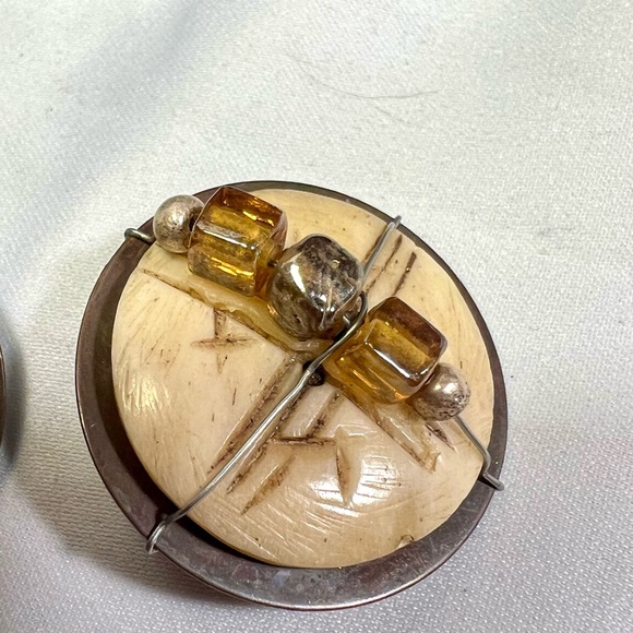 Earrings, copper metal and bones clip on earrings with Brown glass beads. - Picture 7 of 8